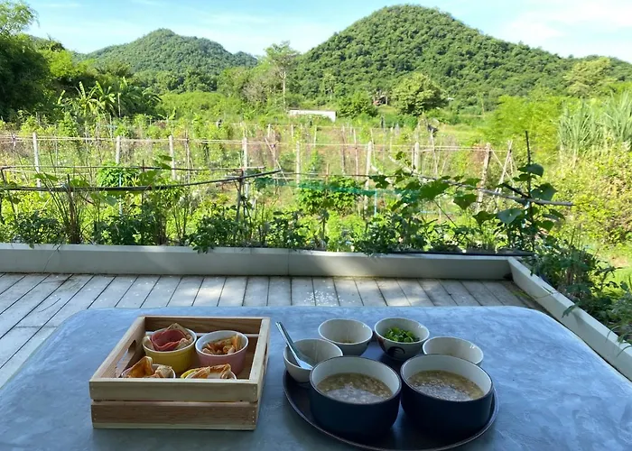 วันหยุดที่บ้าน Royal Mountain View