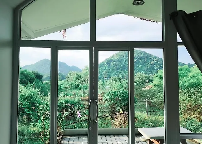 Royal Mountain View วันหยุดที่บ้าน